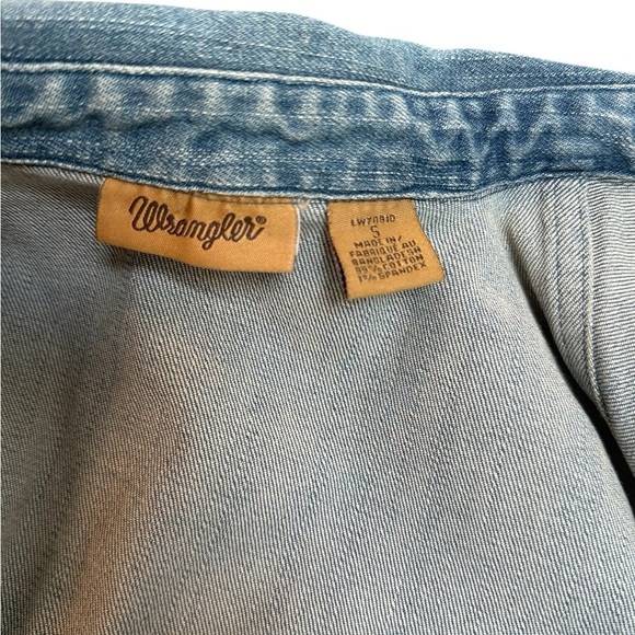RARE FIND! Vintage Wrangler Button Snap Denim Shirt for Women 
Size Small - Picture 3 of 5